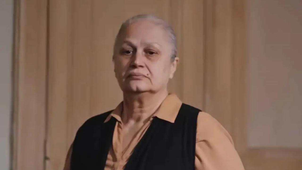 Ünlü oyuncu mütevazı apartman dairesindeki yaşamı ile şaşırttı