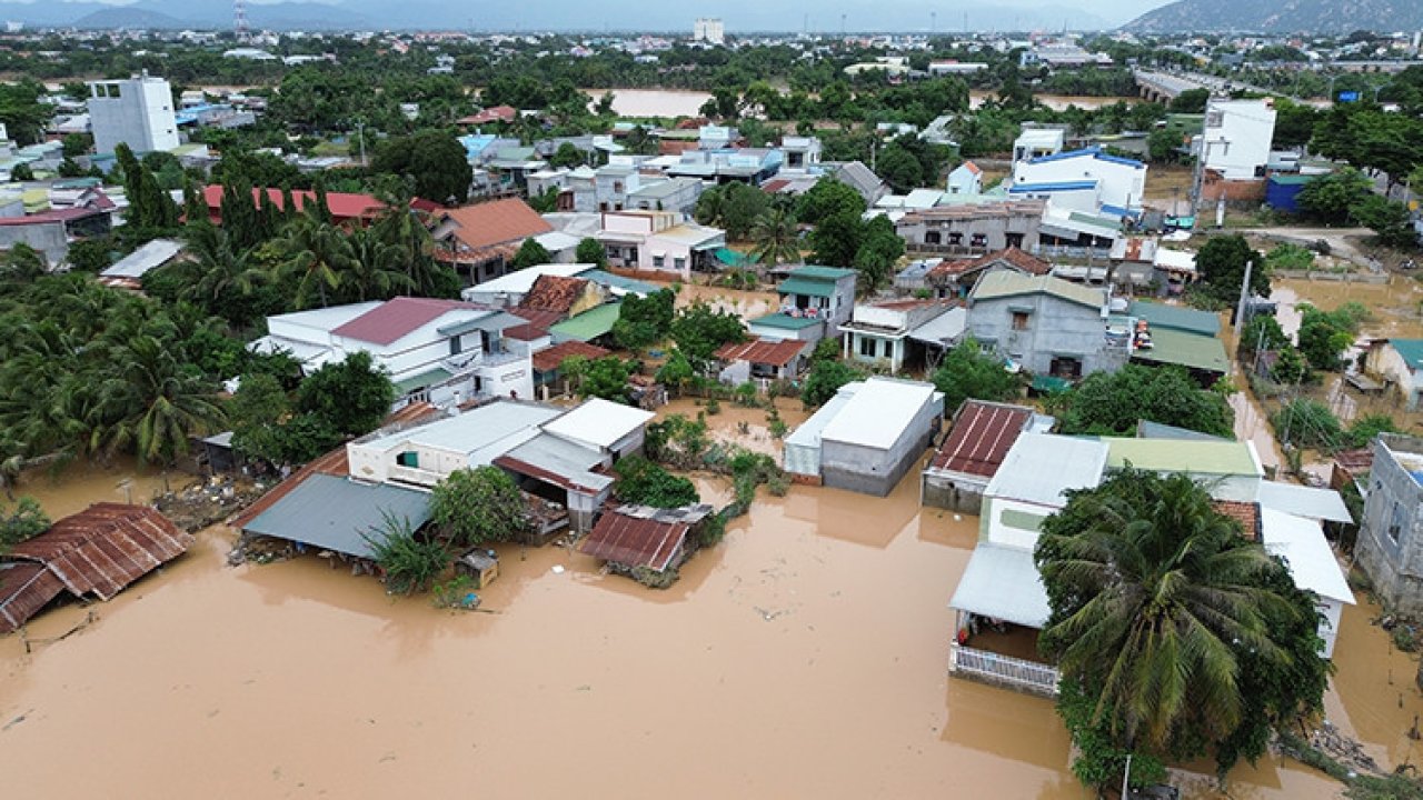 Vietnam&#039;da sel felaketinde ölenlerin sayısı 91&#039;e yükseldi