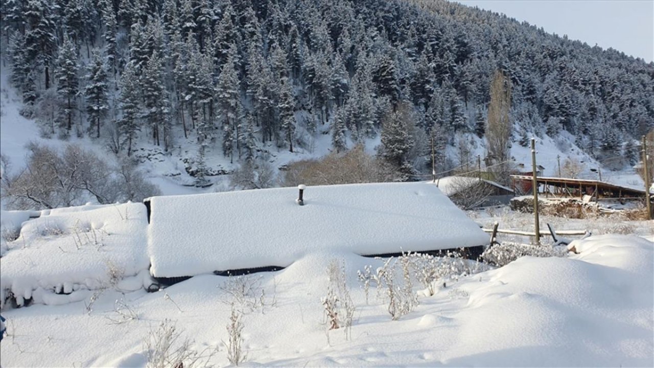 6 il ve 192 yerleşim yeri ulaşıma kapandı: Erzurum'da kar mücadelesi sürüyor