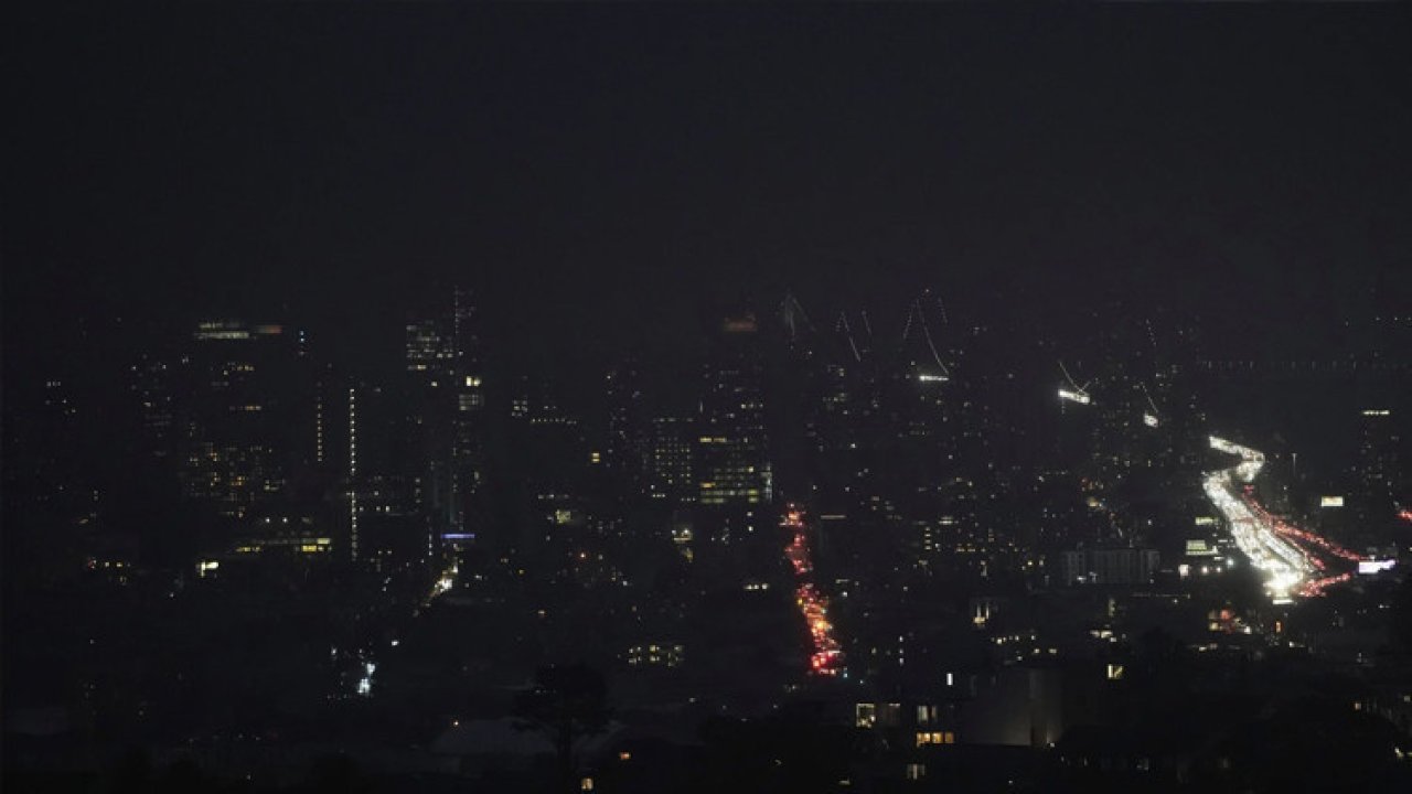 ABD'de 130 bin kişi elektriksiz kaldı