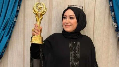 ABİDE ACUL BURSA’YA ÖDÜLLE DÖNDÜ