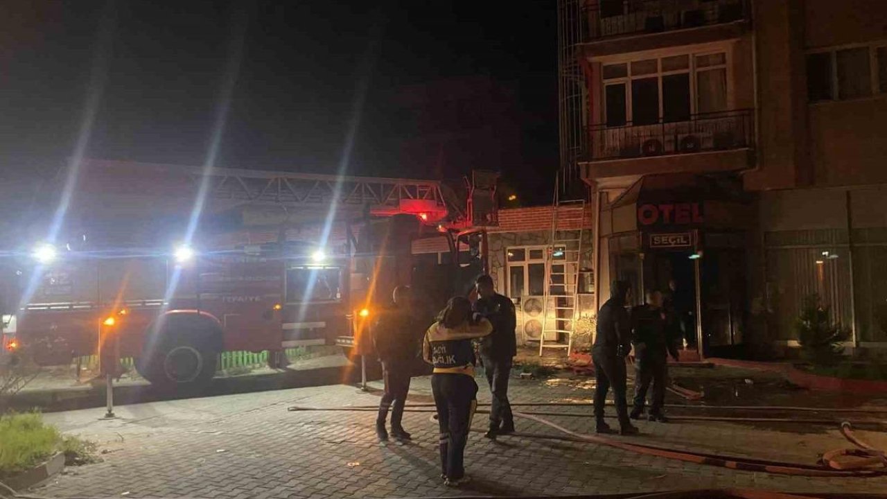Alaşehir’de 5 katlı otelde korkutan yangın