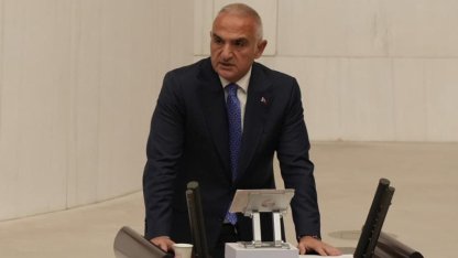 Bakan Ersoy "Tüm zamanların rekoru" diyerek duyurdu: "64 milyar dolar hedefimizi yakalayacağız"