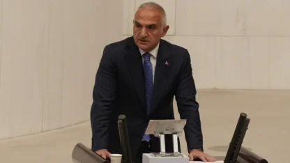 Bakan Ersoy "Tüm zamanların rekoru" diyerek duyurdu: "64 milyar dolar hedefimizi yakalayacağız"