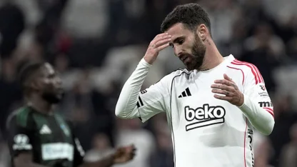 Beşiktaş'ta Rafa Silva için karar günü!