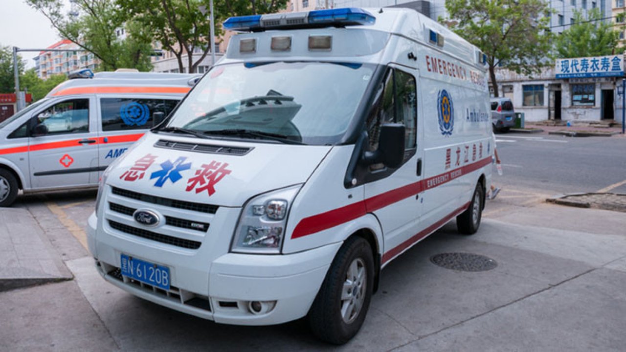 Çin'de korkunç kaza: Anaokulu aracı göle düştü... 8 ölü