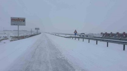 Diyarbakır - Siverek yolunda kar yağışı ulaşımı olumsuz etkiledi