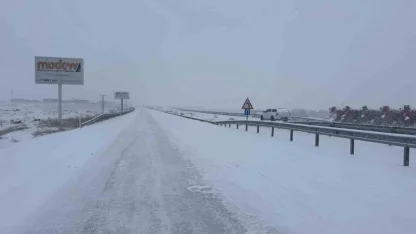 Diyarbakır - Siverek yolunda kar yağışı ulaşımı olumsuz etkiledi