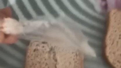 Elazığ’da ekmeğin içerisinden poşet çıktı