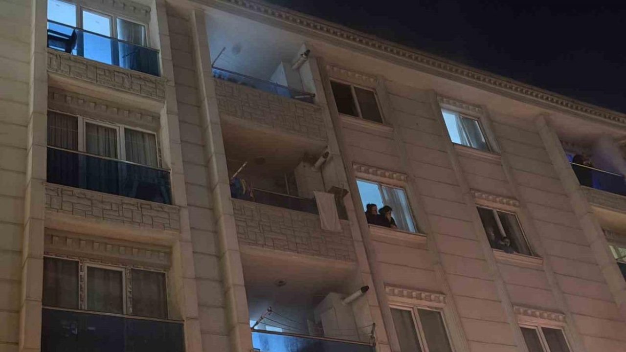 Esenyurt’ta 5 katlı binada yangın paniği: Bina tahliye edildi