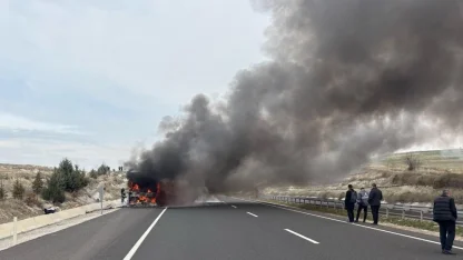 Eskişehir'de 25 yolcu ve 3 personelin bulunduğu yolcu otobüsünde yangın