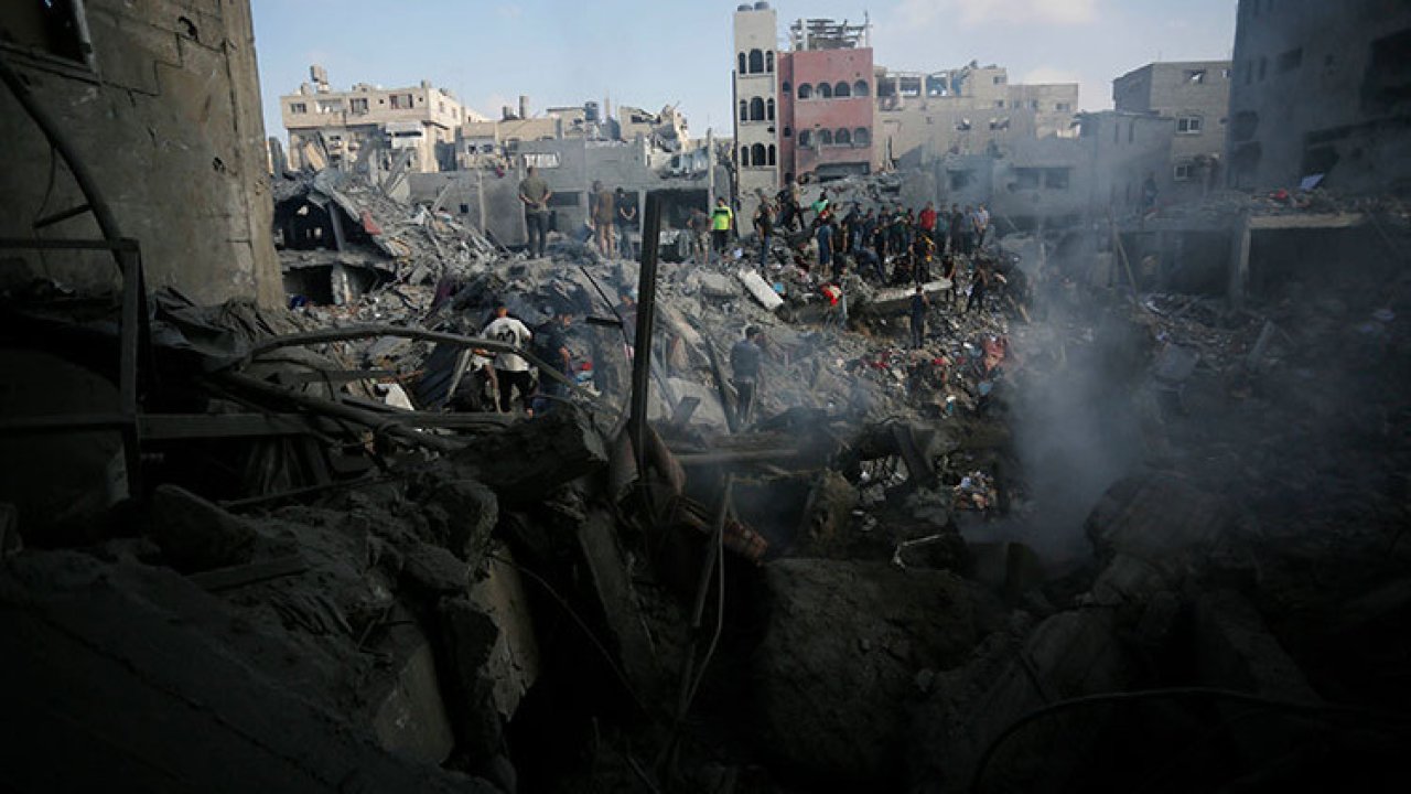 Gazze'de bir bina fırtınadan yıkıldı: 18 kişi hayatını kaybetti