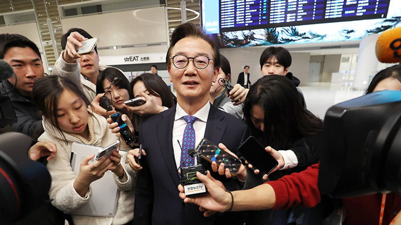 Güney Kore&#039;de siyasi kriz: Rüşvet almakla suçlanan bakan istifa etti