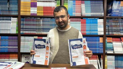 Hatay’da depremzede öğrencilere 8 bin ücretsiz deneme kitapçığı dağıtıldı