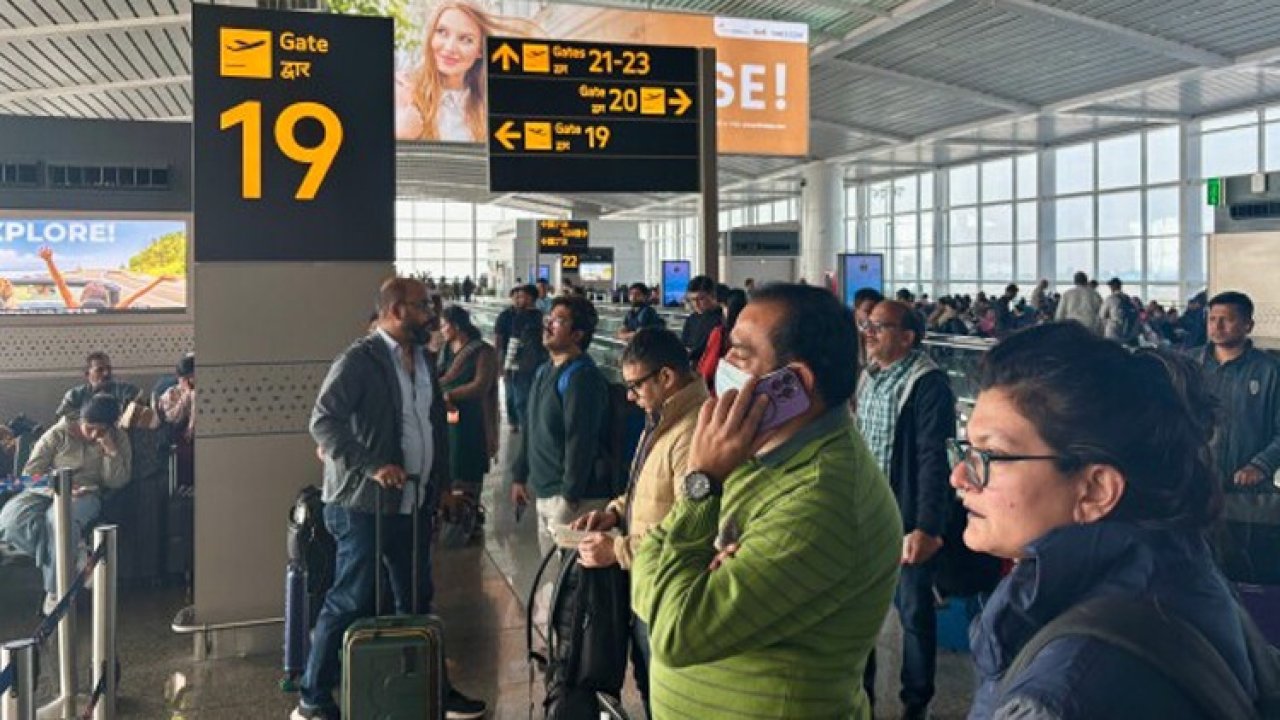 Hindistan'da 128 uçuş iptal edildi