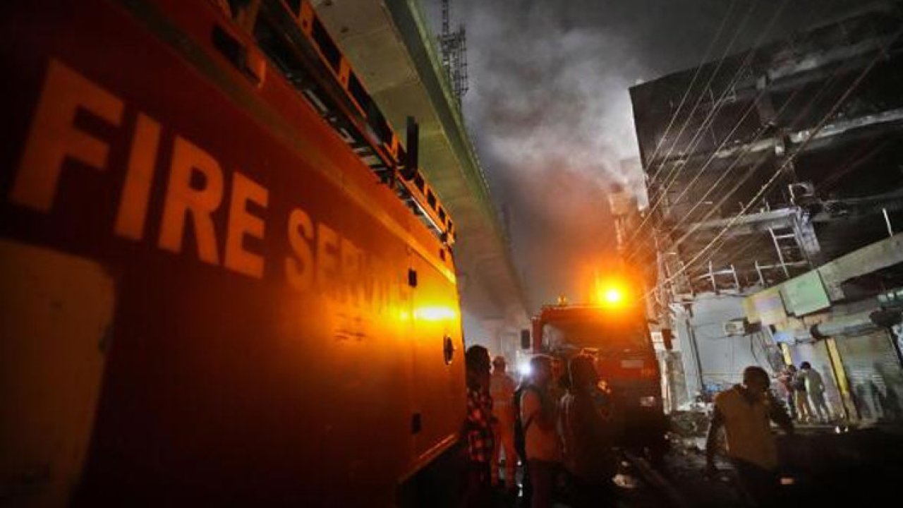 Hindistan&#039;da gece kulübünde yangın: 25 kişi öldü