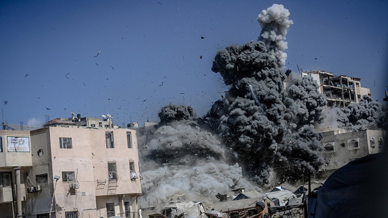 İsrail, Gazze&#039;yi topçu atışları ve helikopterlerle hedef aldı