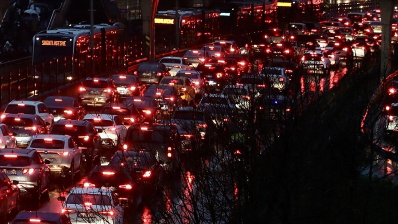 İstanbul’da trafik yoğunluğu yüzde 81’e ulaştı