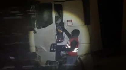 Kar ve tipi nedeniyle Tendürek'te yolda kalanlara Kızılay yardım ulaştırdı