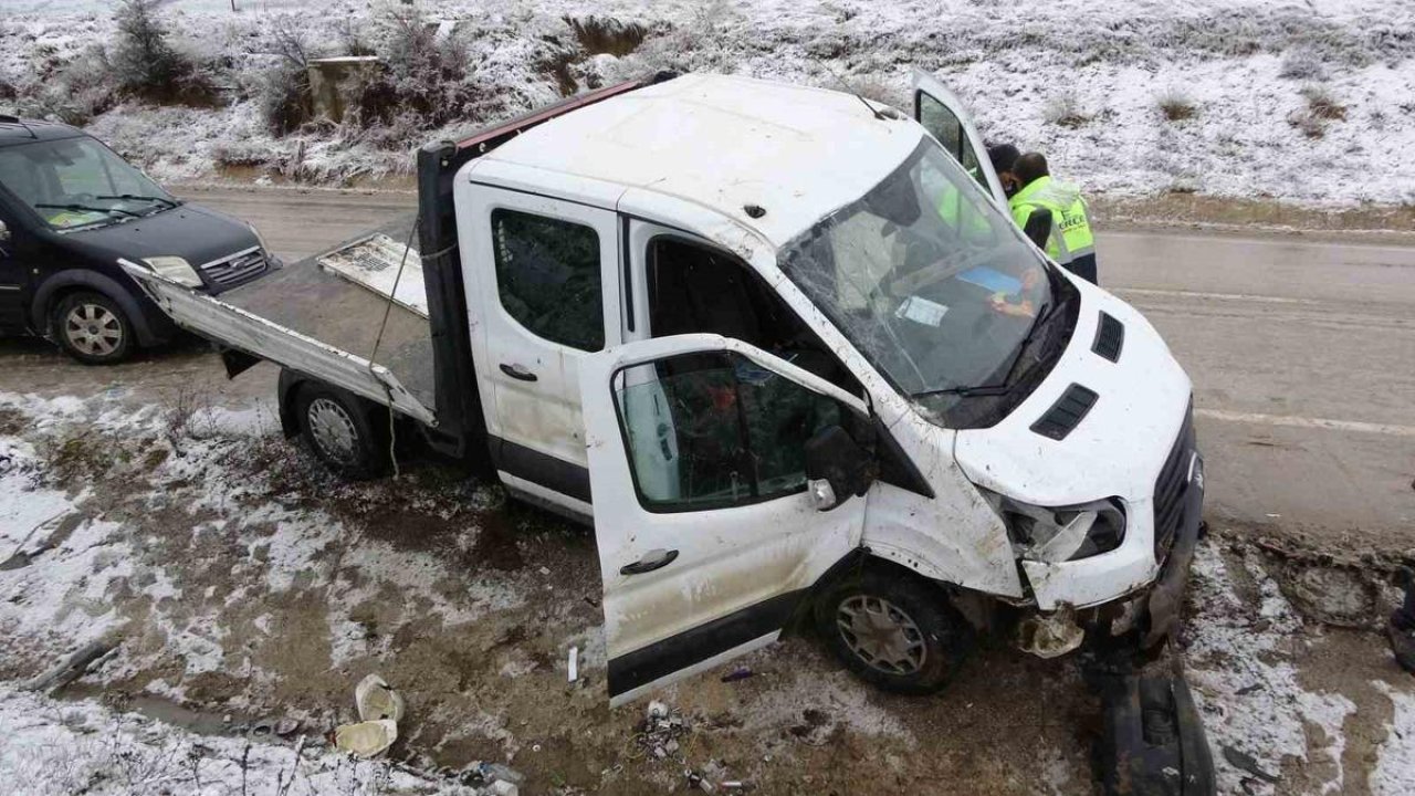 Kastamonu’da işçileri taşıyan kamyonet yan yattı: 7 yaralı
