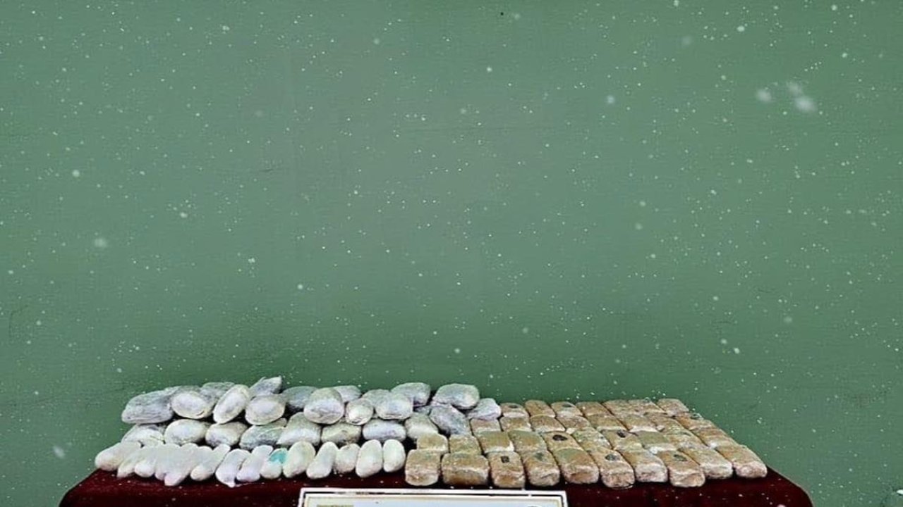 MSB: "Van hudut hattında icra ettiği arama tarama faaliyetleri kapsamında 77 kilo 805 gram uyuşturucu madde ele geçirdi"