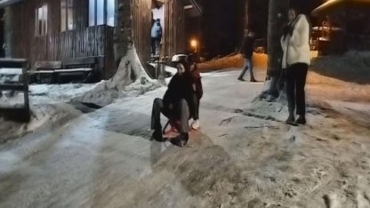 Nebiyan Dağı beyaza büründü, çocuklar gibi eğlendiler