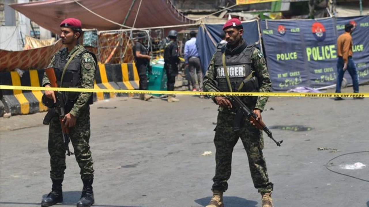 Pakistan&#039;da terör operasyonu: 22 militan ölü ele geçirildi