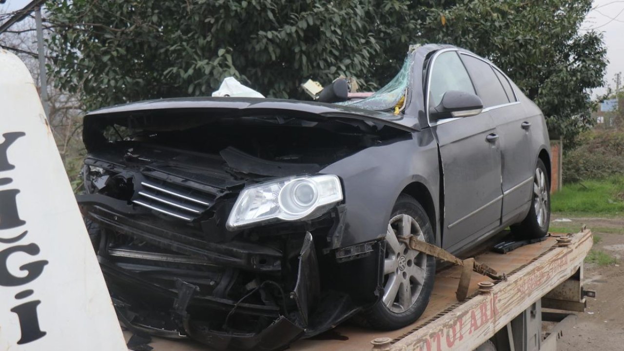 Sakarya'da otomobille tırın karıştığı feci kaza! 1 kişi hayatını kaybetti, 1 kişi yaralandı