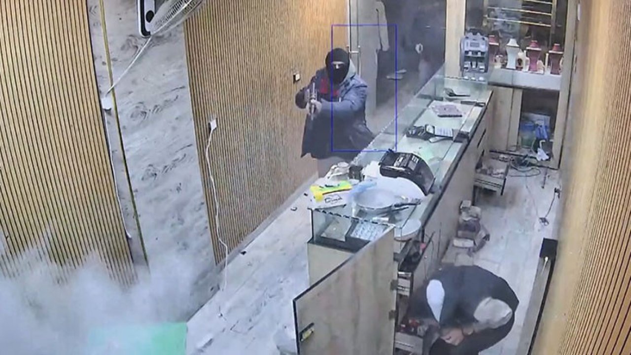 Soygun sırasında silahlar patladı: İki kardeşi öldürüp kaçtılar