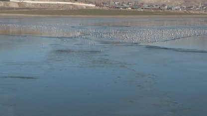 Van'daki Sıhke Gölü'nün yüzeyi kısmen buzla kaplandı