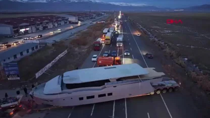 Van'dan İstanbul'a götürülüyor! Köprüye yerine başka yoldan geçti, trafik kilitlendi