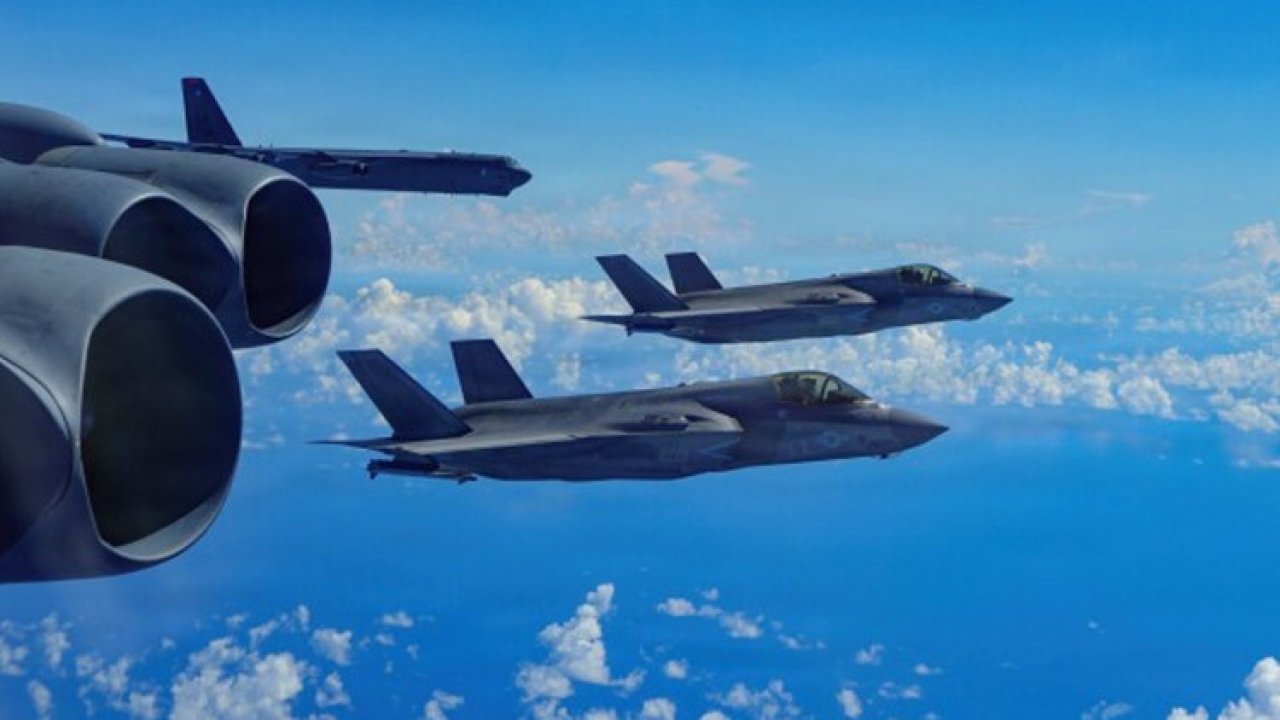 Venezuela hava sahasında alarm: ABD savaş uçaklarını gönderdi
