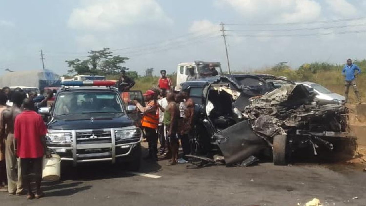 Zincirleme kazada can pazarı: Çok sayıda ölü