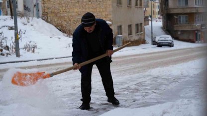 Bayburt’ta kar yağışı aralıklarla devam ediyor