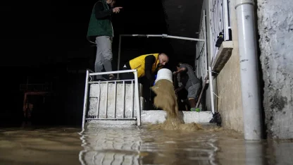 Çanakkale, Manisa, İzmir... Sağanak hayatı felç etti! Bir kişi sele kapıldı