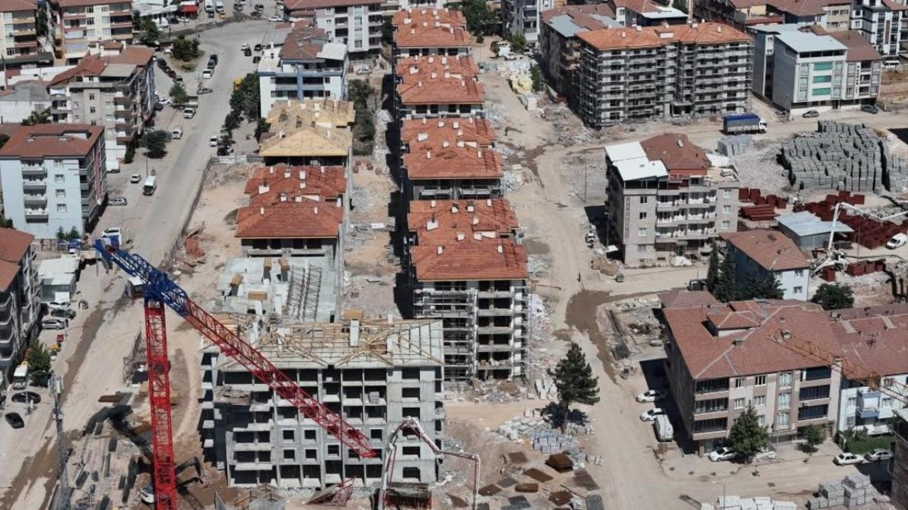Depremde 35 kişinin hayatını kaybettiği Velioğlu Apartmanı ve Meral İş Hanı davalarında karar