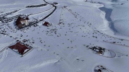 Hesarek Kayak Merkezi’nde yoğunluk: Ziyaretçiler karın keyfini çıkardı