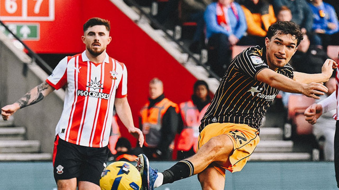Hull City, Southampton’ı deplasmanda devirdi!