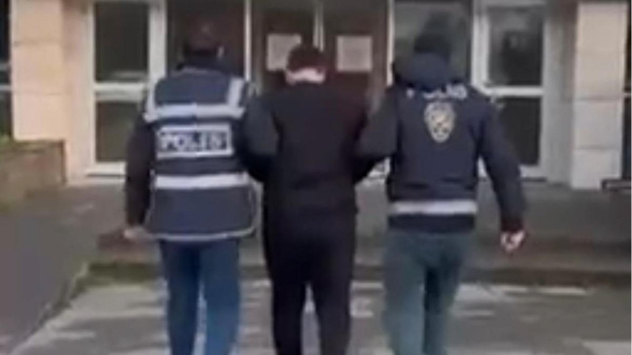 İzmir’de kesinleşmiş hapis cezasıyla aranan uyuşturucu taciri yakalandı