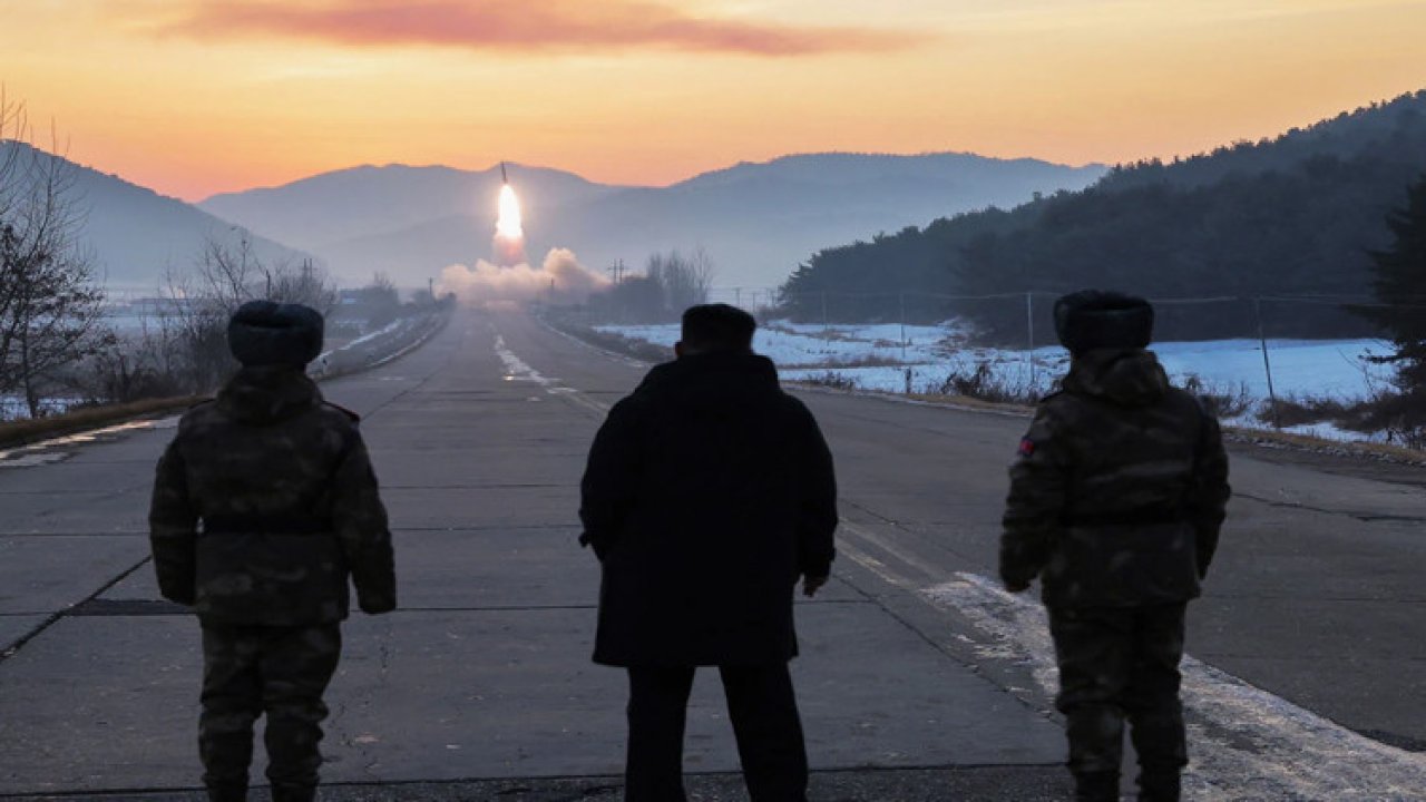 Kuzey Kore, hipersonik füzeyle tatbikat gerçekleştirdi