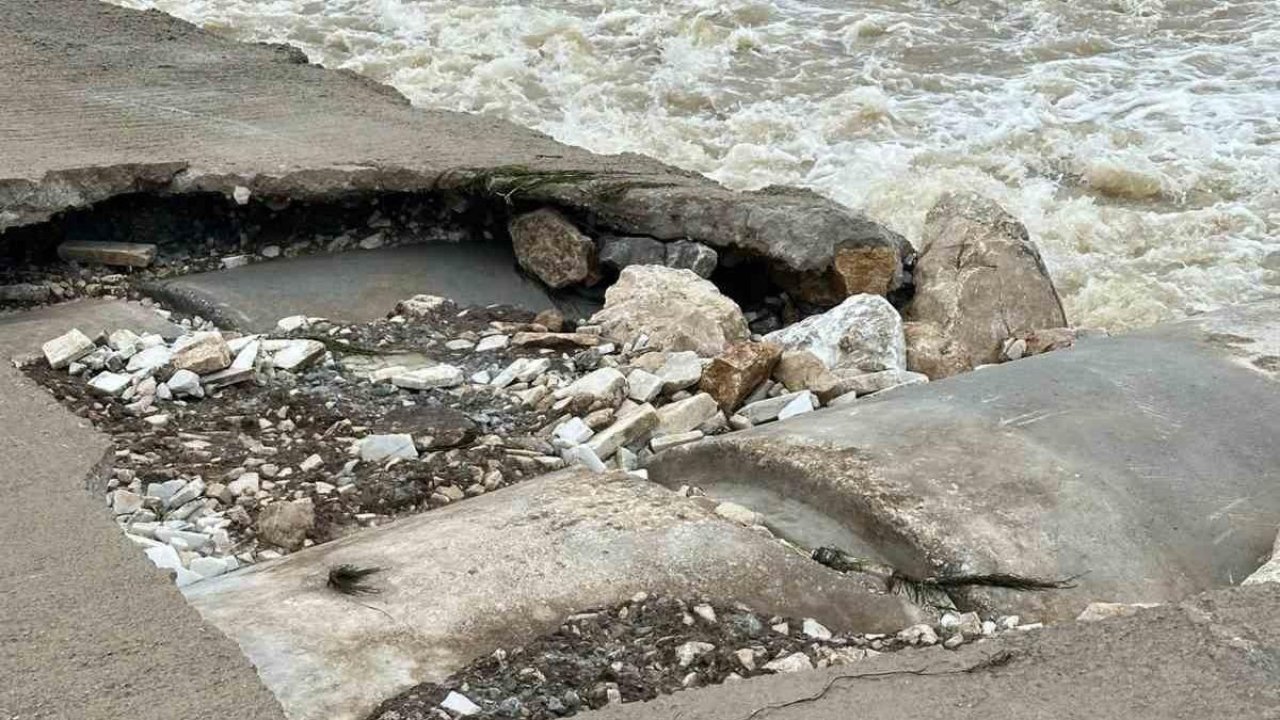 Mesire alanındaki hasarlı köprü tehlike saçıyor