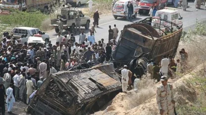 Pakistan'da feci kaza… 24 kişi öldü, 45 kişi yaralandı