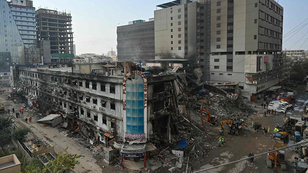 Pakistan'daki yangın felaketinde ölü sayısı 60'a yükseldi