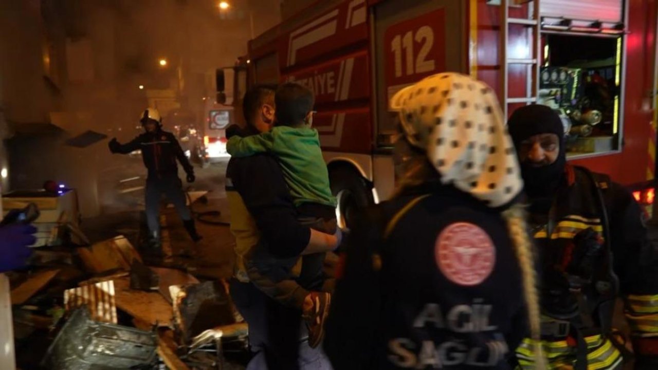 Samsun’da bina yangınında can pazarı: 8 kişi dumandan etkilendi