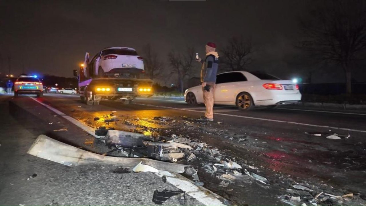 Sancaktepe’de ters şeritte ilerleyen otomobil dehşet saçtı: İki araç çarpıştı, 2 kişi yaralandı