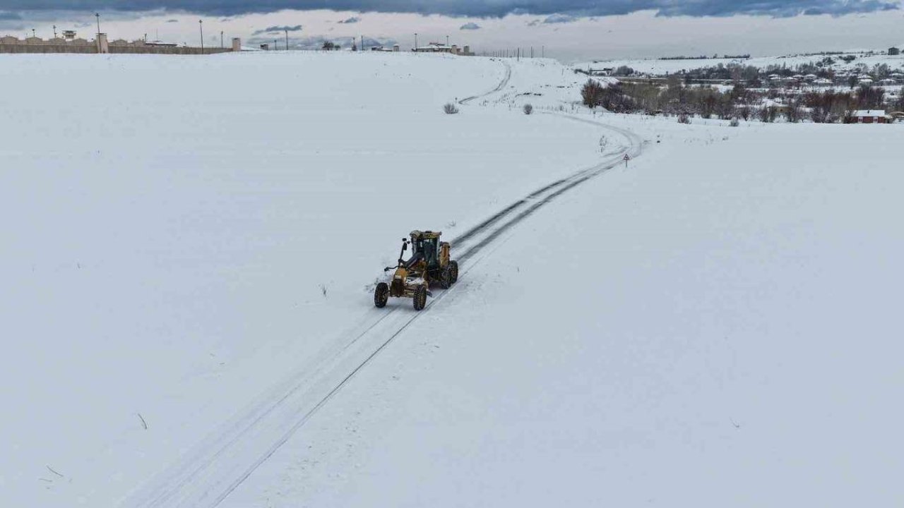 Van’da 283 yerleşim yerinin yolu kapandı
