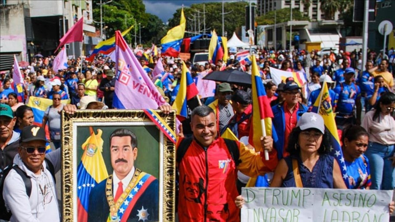 Venezuela'da binlerce kişiden Maduro'ya destek