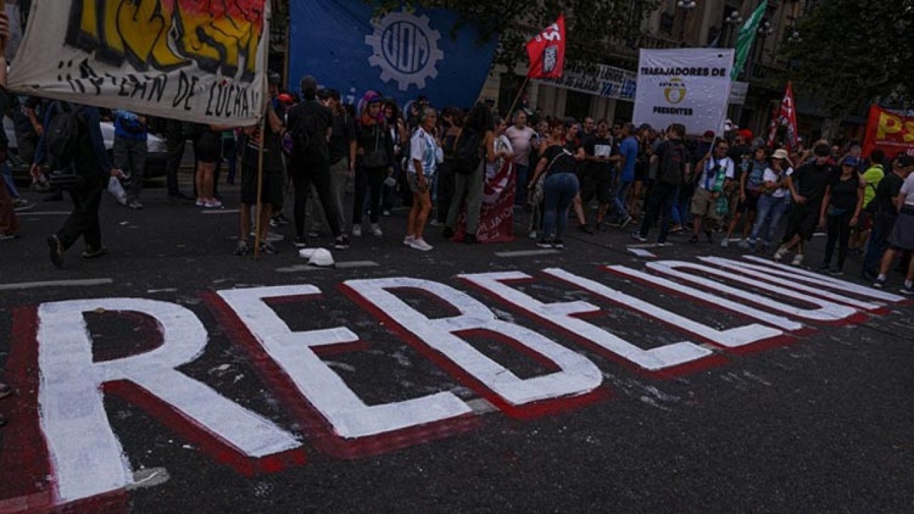 Arjantin'de halk sokağa döküldü: Çalışma reformu yasa tasarısına protesto