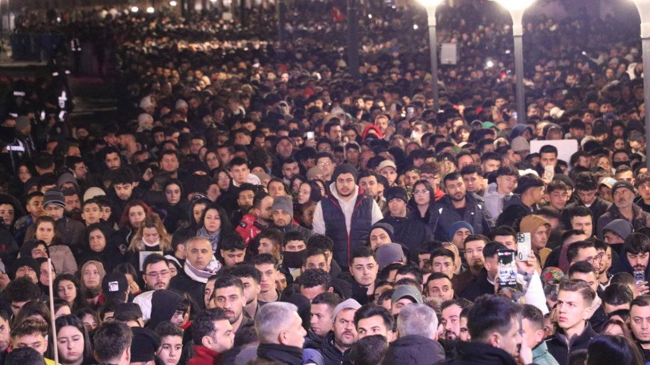 Asrın Felaketi'nin 3'üncü yıldönümü! Saat 04.17'de 11 ilde sessiz anma... 65 saniye boyunca hayat durdu