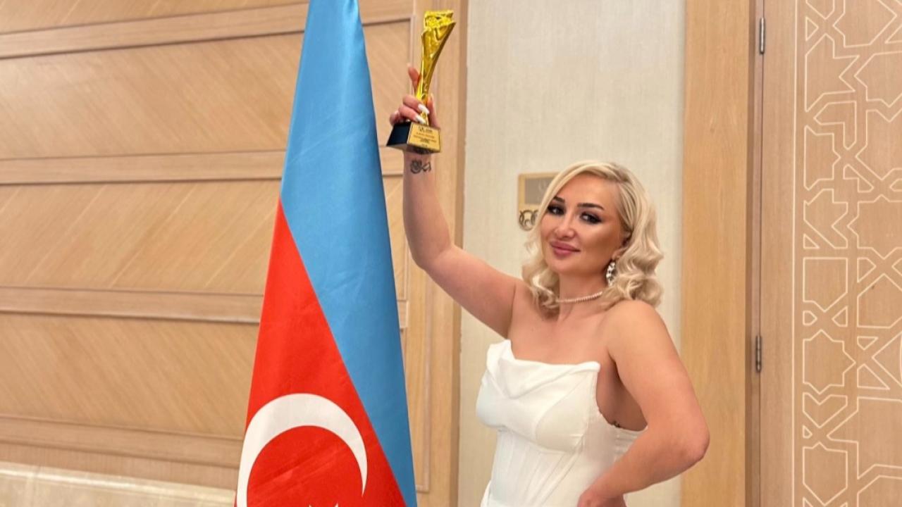 AYŞEGÜL ÖZDEMİR ANKARA'YA ÖDÜLLE DÖNDÜ